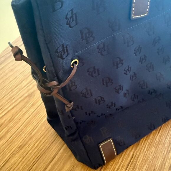 Dooney & Bourke - Navy & Brown Large Tote Bag, Pouch, license holder, keychain - Picture 5 of 13